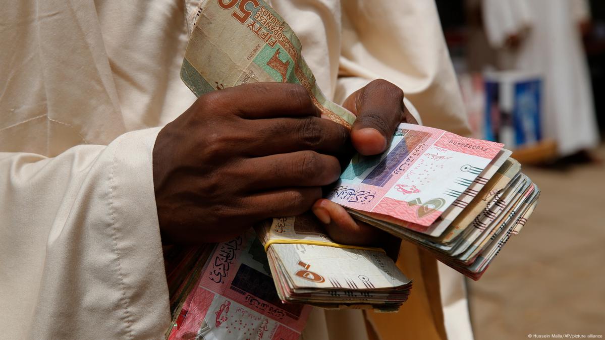 أسعار العملات الأجنبية مقابل الجنيه السوداني اليوم في السوق السوداء والبنوك السودانية