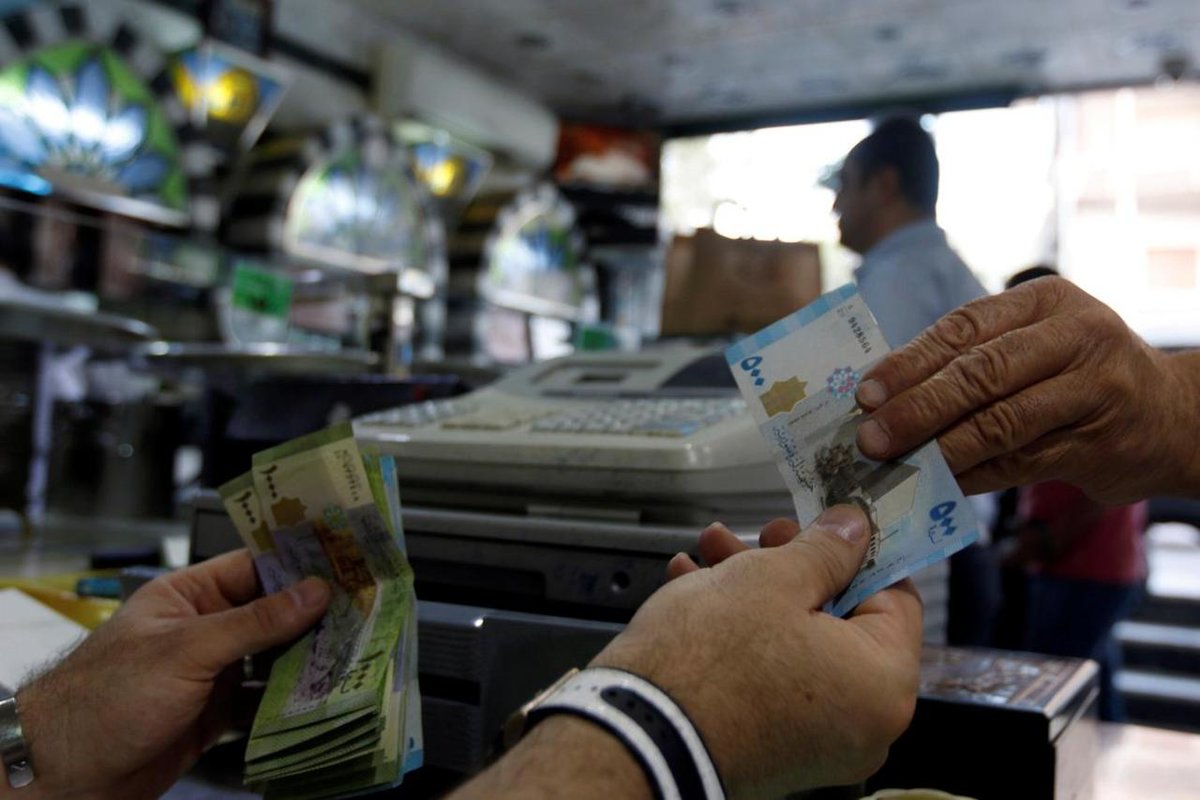 USD يشعل السوق السوداء”.. سعر الدولار اليوم مقابل الليرة السورية اليوم يسجل ارتفاع متتالي مع زيادة في الطلب