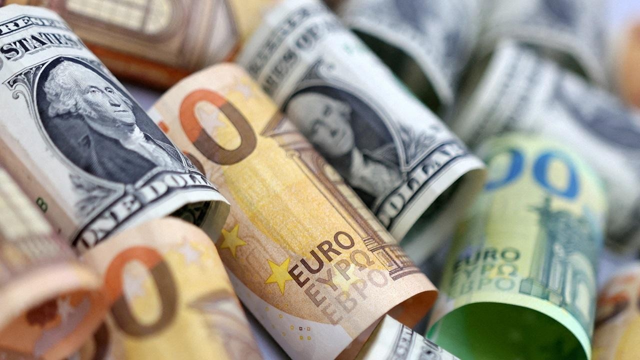 «بكام الأورو؟».. سعر اليورو مقابل الدينار الجزائري في السوق السوداء اليوم مع بداية التعاملات الصباحية