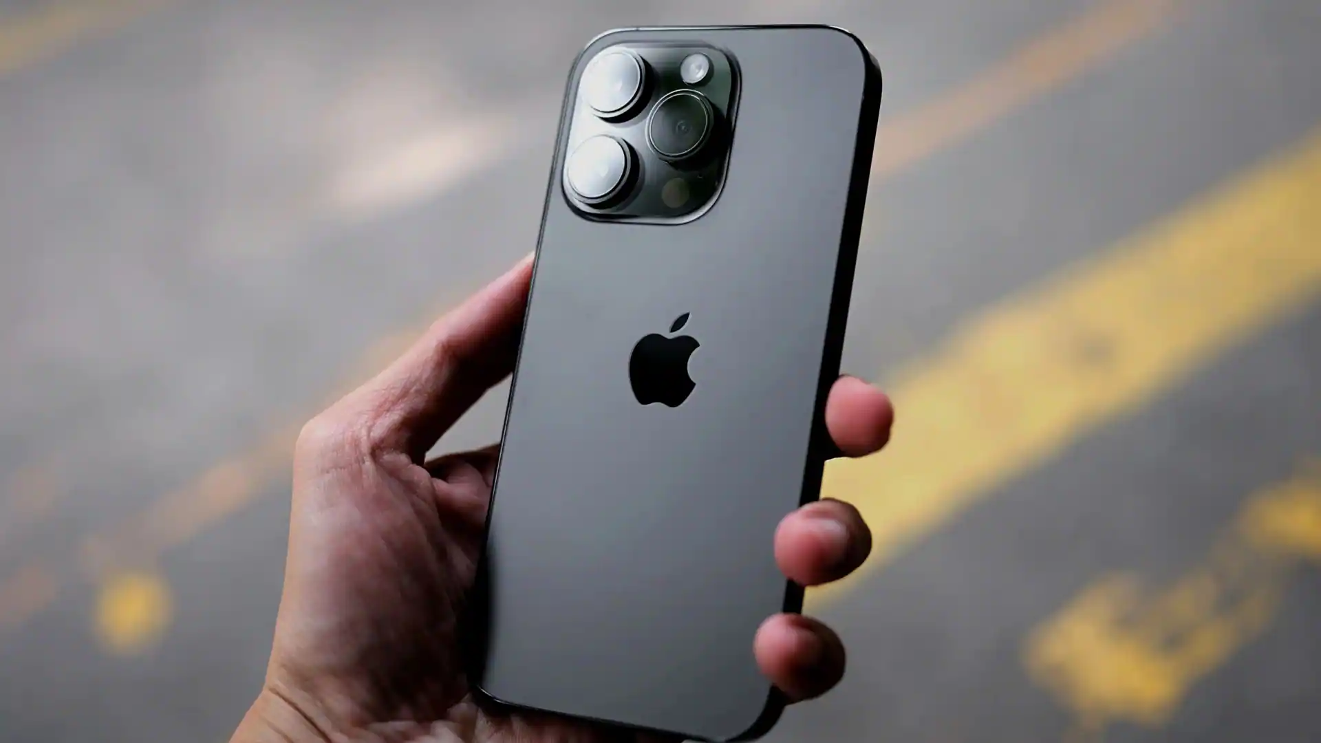 “أقوى هاتف على الإطلاق”.. iPhone 17 Pro توقعات التغييرات الجديدة.. آبل هتغير مكان شعار التفاحة