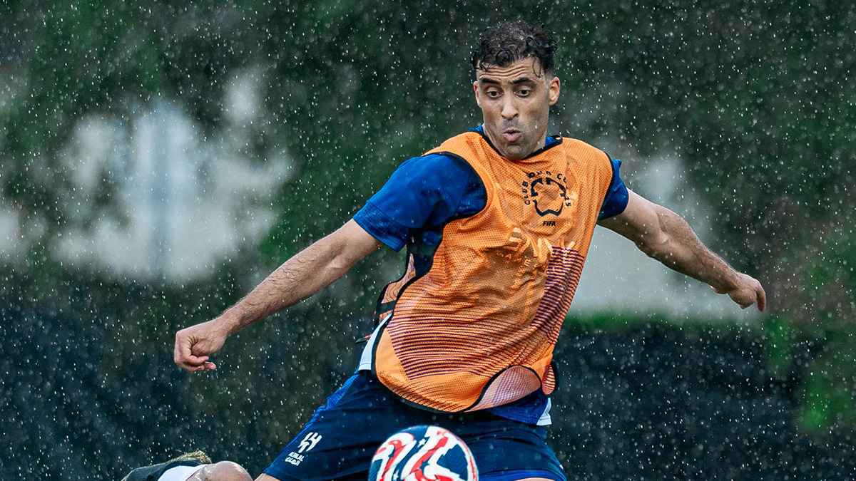 الأهلي يقترب من حسم صفقة لاعب فلسطيني جديد خلال أيام