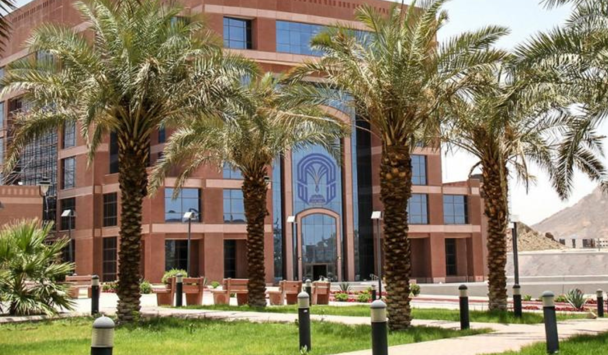 جامعة طيبة تفتح باب القبول في برنامج تجسير التمريض 1447 فرصة استثنائية لترقية المؤهل الأكاديمي للممارسين الصحيين