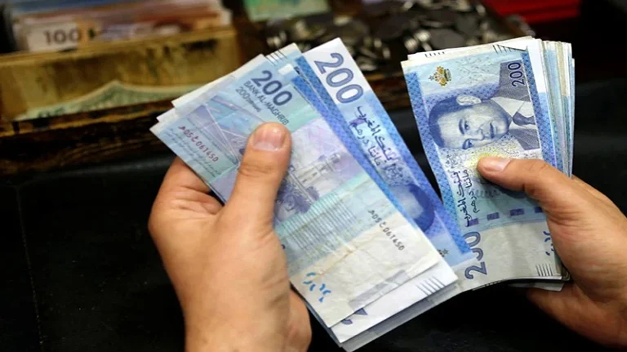 تفاصيل زيادة الحد الأدنى للأجور للموظفين والمتقاعدين في المغرب 2025 لمواجهة أعباء المعيشة
