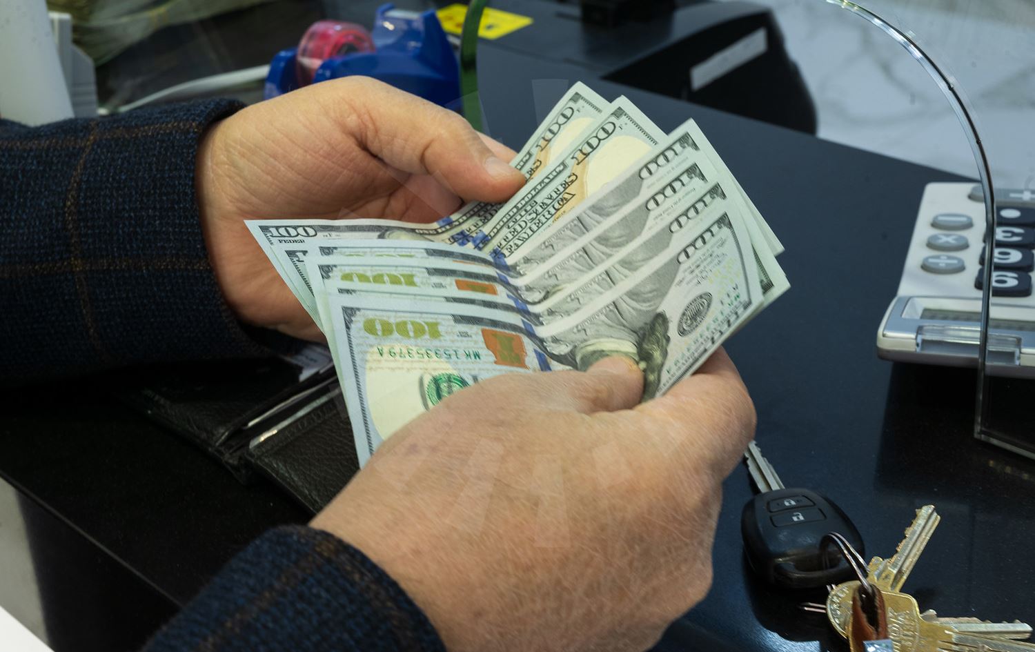 “تحديث جديد” سعر الدولار في العراق اليوم 2025.. تعرف على الأسعار الرسمية والسوق السوداء