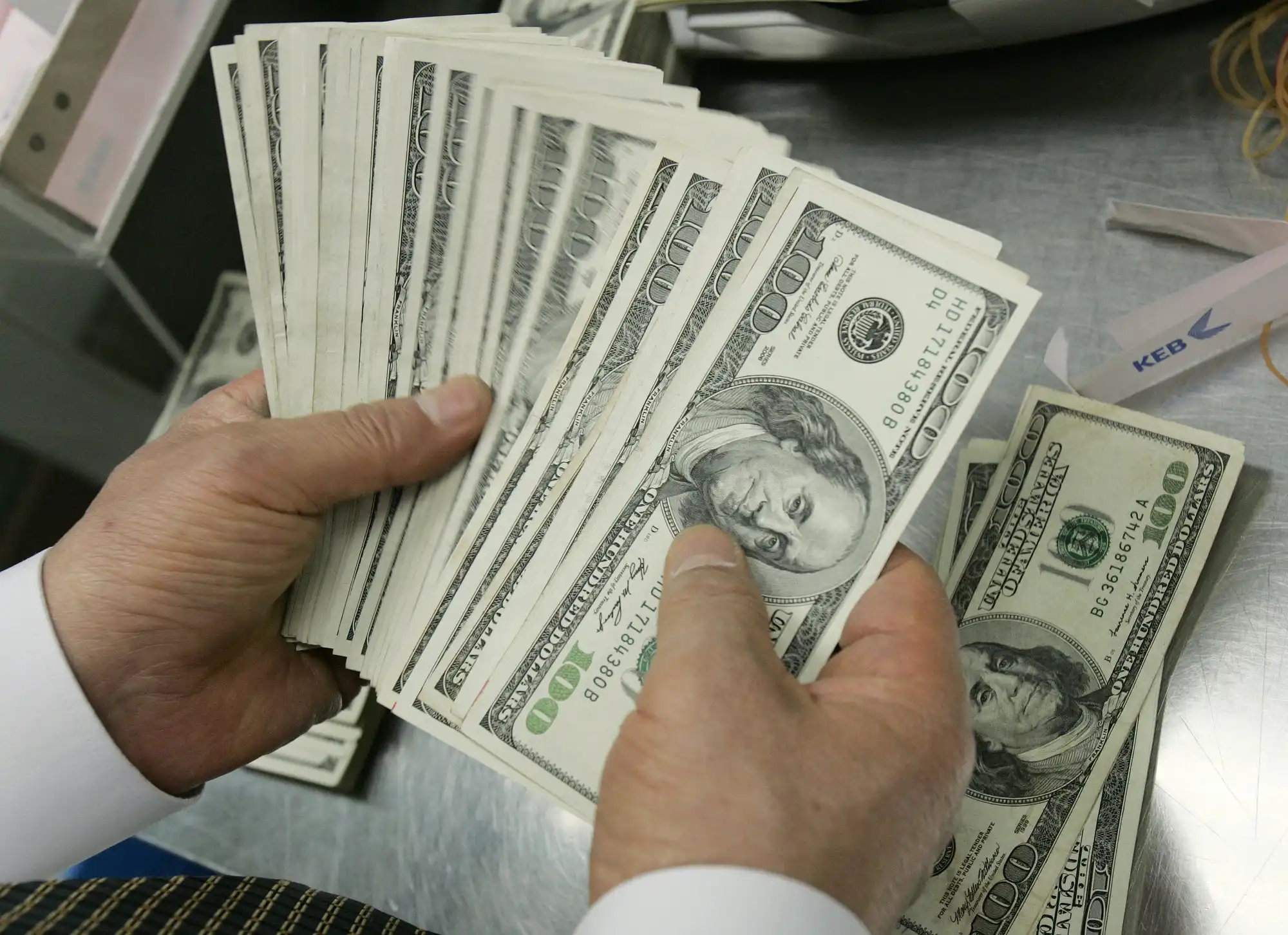 سعر الدولار في العراق اليوم الخميس 17 يوليو 2025 وتحديثات أسعار العملات الأجنبية مقابل الدينار العراقي