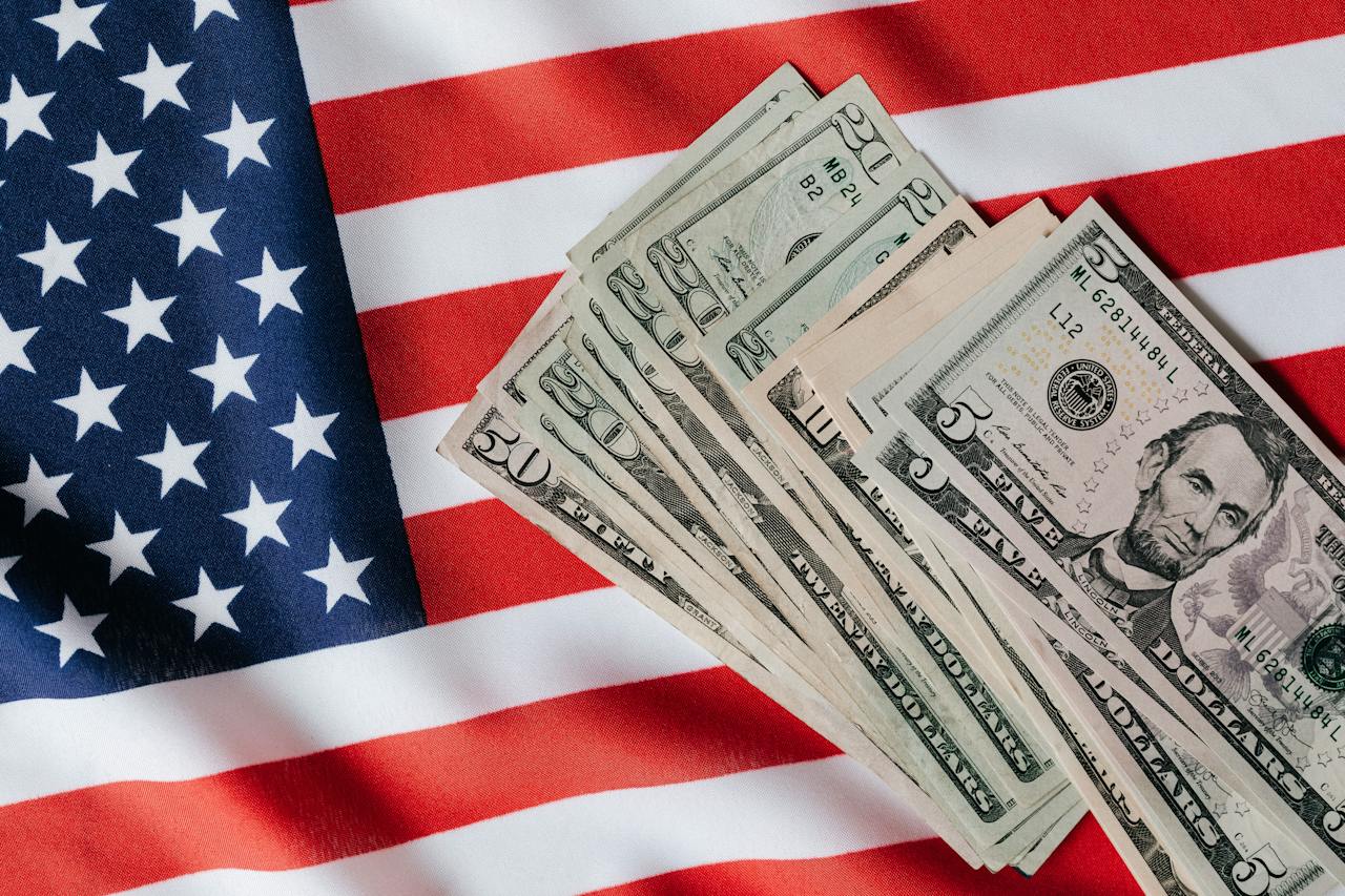 سعر الدولار مقابل الليرة السورية الجمعة 11 يوليو.. استقرار نسبي وفارق ملحوظ