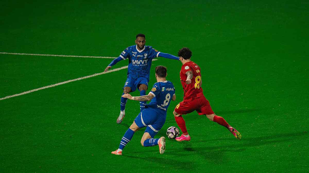 تعادل مثير بين الهلال والقادسية 2-2 في الجولة الثانية من الدوري