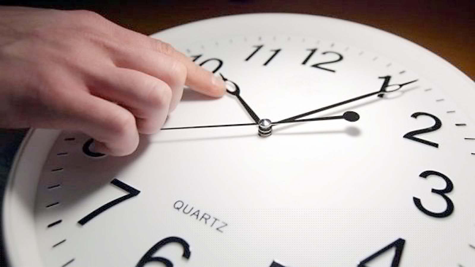 موعد تطبيق التوقيت الشتوي في مصر في كل المحافظات 2025