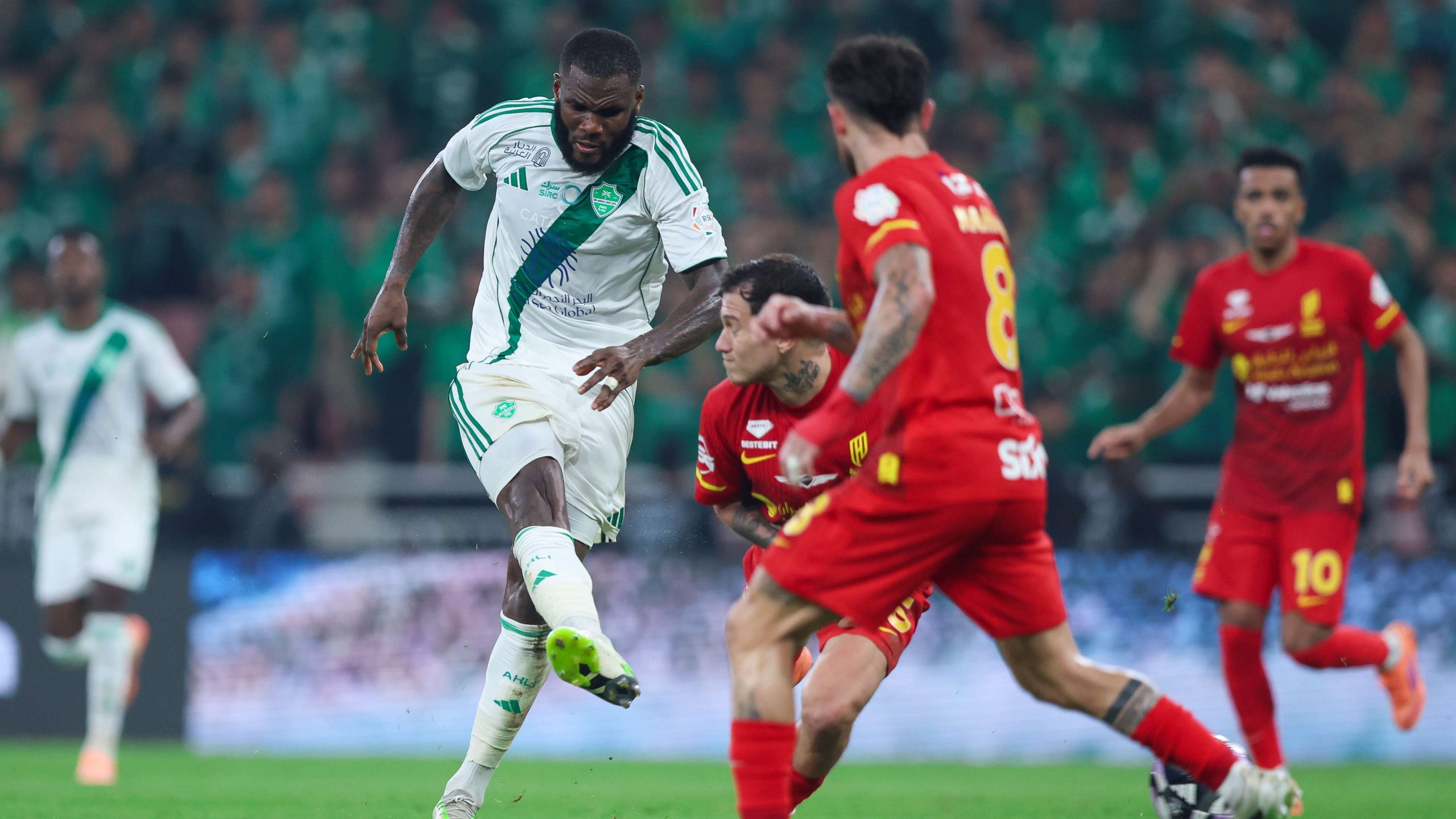 استعداد الجماهير لمباراة الأهلي السعودي والقادسية في كأس خادم الحرمين الشريفين