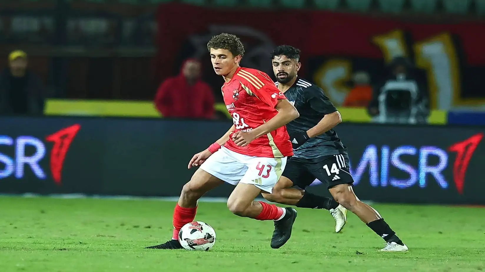 رسميًا.. انتقال اللاعب حمزة عبد الكريم إلى برشلونه “وقع العقد”