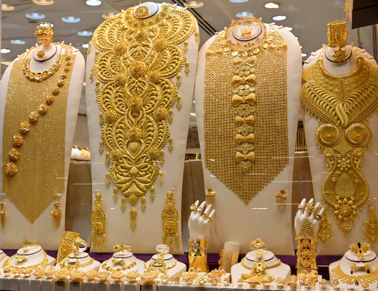 سعر الذهب في مصر اليوم في مستهل تعاملات الشراء والبيع الآن.. يصعد مجددًا