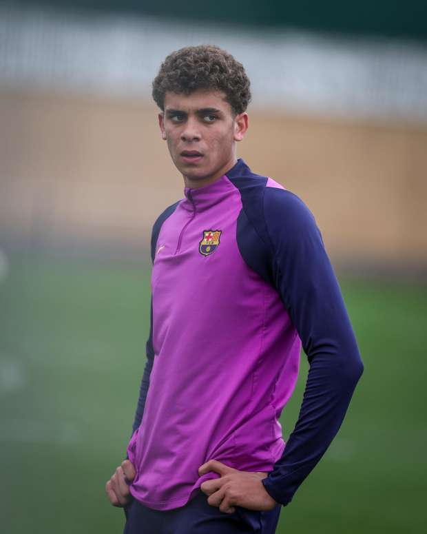 ظهور حمزة عبد الكريم الأول بقميص نادي برشلونة.. تفاصيل