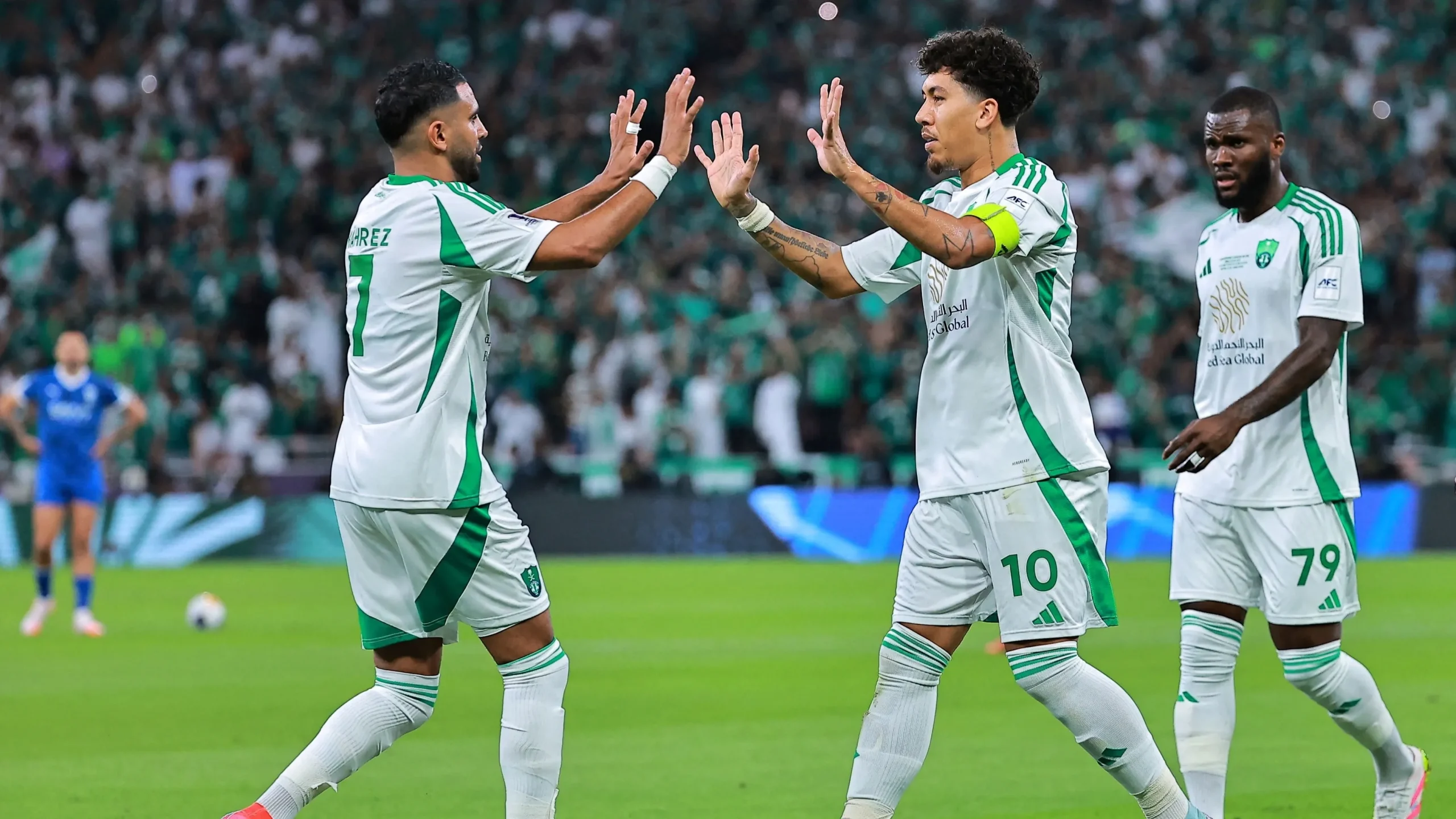 اخر اخبار الأهلي السعودي.. النادي يقرر شراء عقد زكريا هوساوي بعد توصية المدرب يايسله