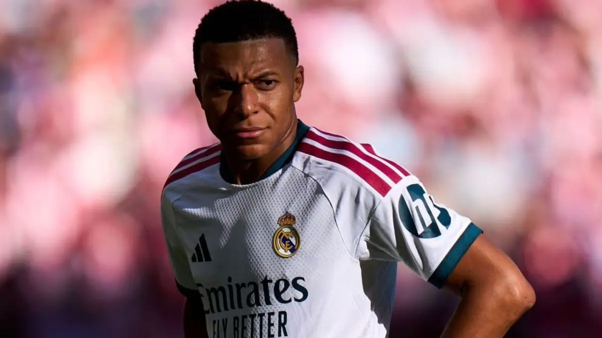 كيليان مبابي يقميص ريال مدريد